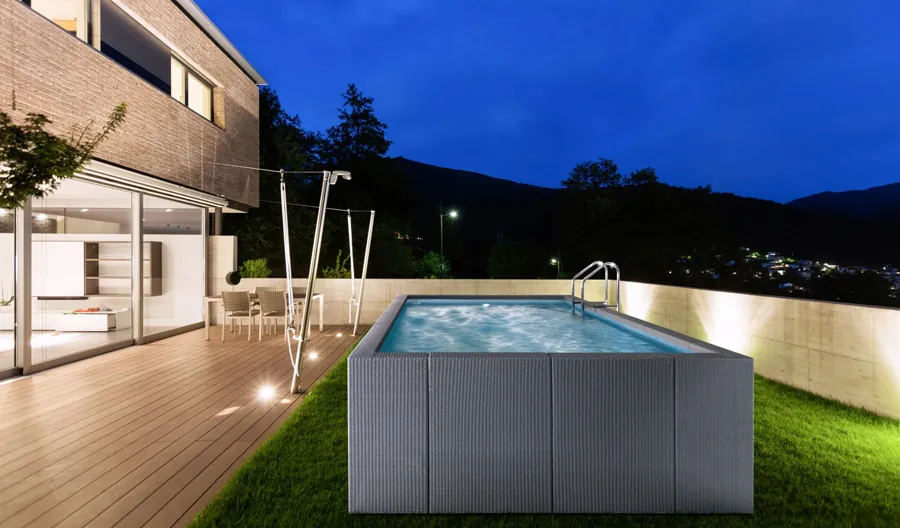 Piscine Dolce Vita Diva éclairée la nuit