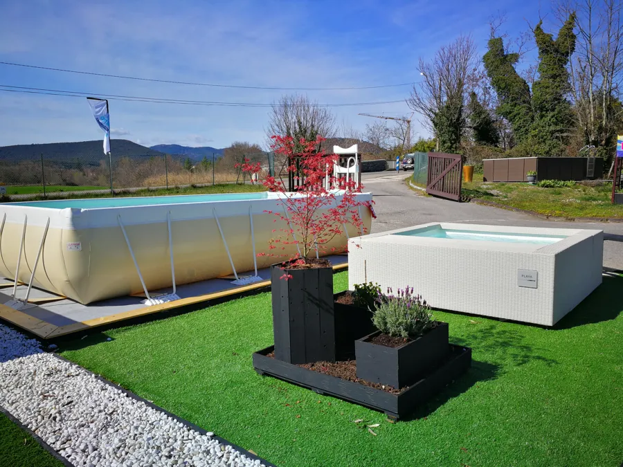 Exposition extérieure de piscines Laghetto chez ALBA